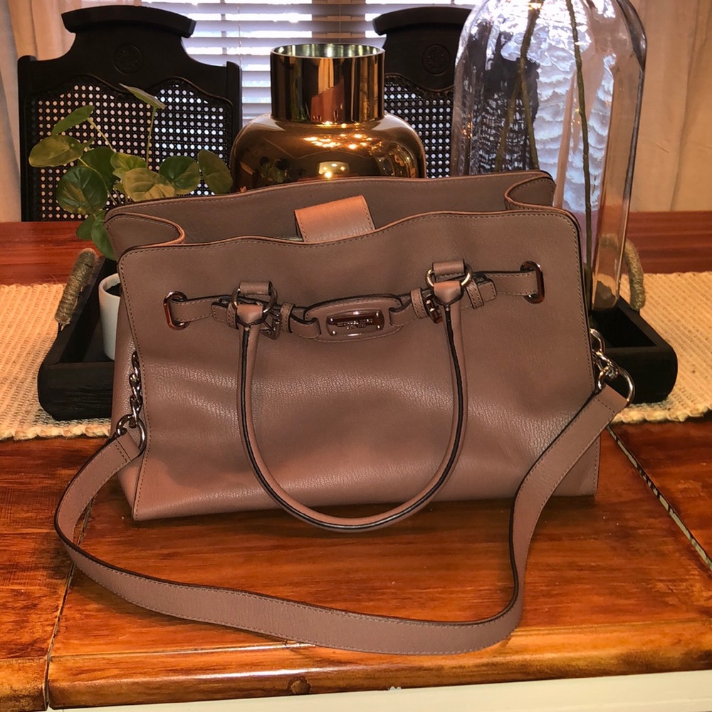 michael kors mauve color purse! great condition